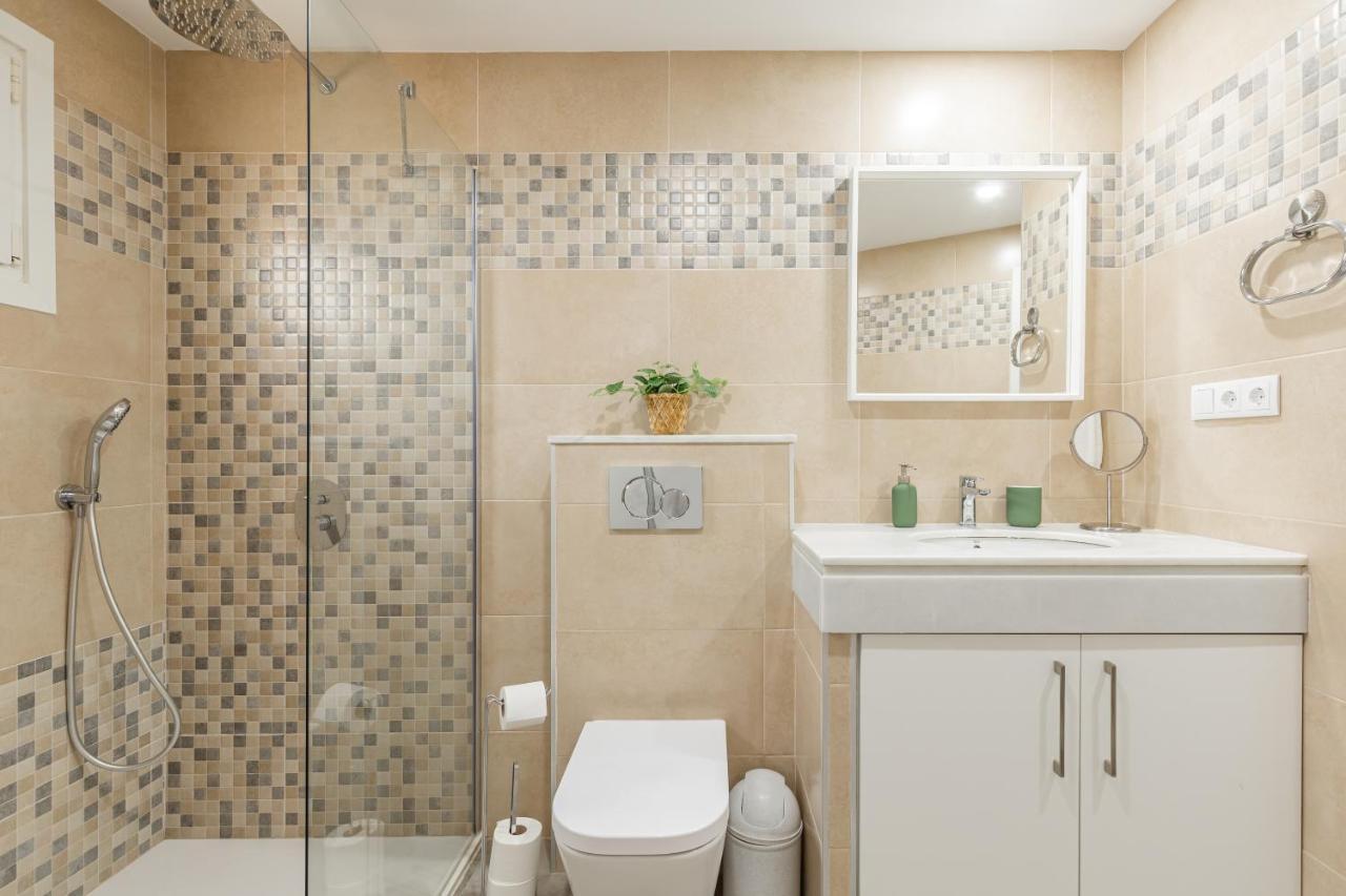 Modern Apartment Steps From The Beach Torrox Extérieur photo